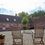 Mellem-rummet Guesthouse&glamping * Tanderup
