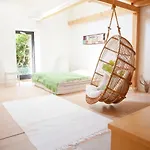 Mellem-rummet & Glamping Bed & Breakfast Tanderup