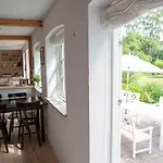 Mellem-rummet Guesthouse&glamping Bed & Breakfast