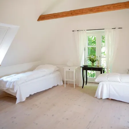 Mellem-rummet & Glamping Tanderup