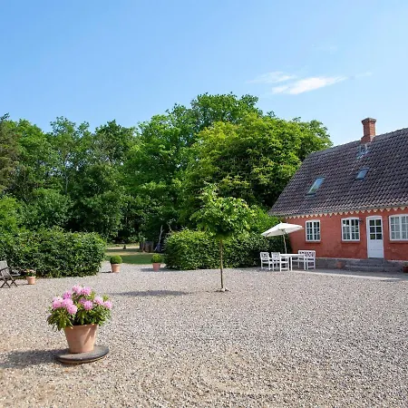 Mellem-rummet Guesthouse&glamping
