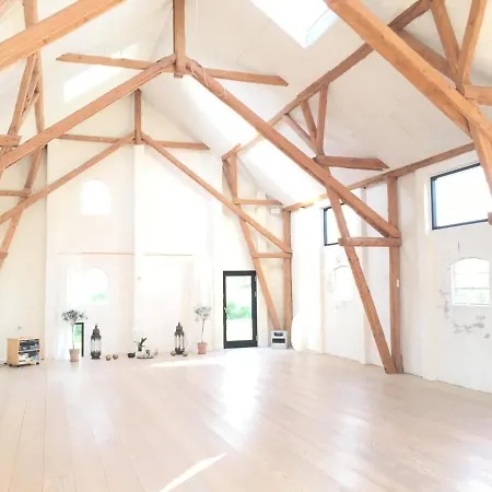 Mellem-rummet & Glamping Bed & Breakfast Tanderup