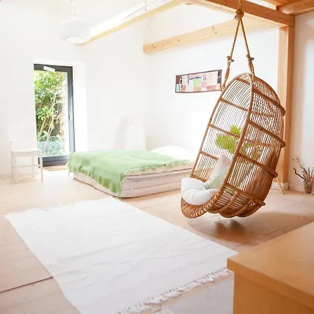 Mellem-rummet & Glamping Bed & Breakfast Tanderup