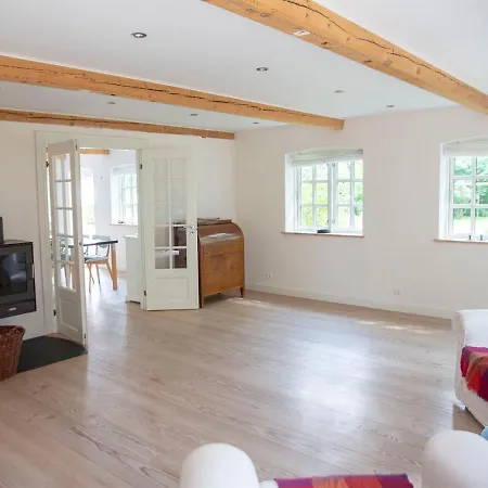 Bed & Breakfast Mellem-rummet & Glamping Tanderup