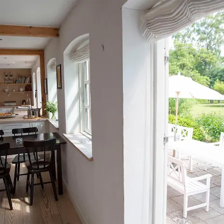 Mellem-rummet & Glamping Bed & Breakfast