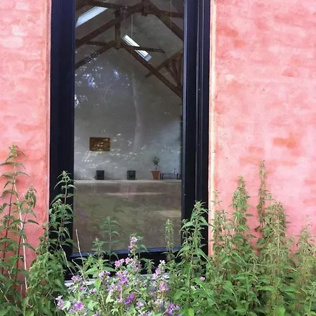 Mellem-rummet & Glamping Bed & Breakfast Tanderup