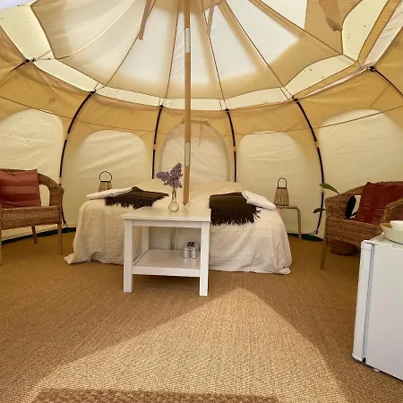 Bed & Breakfast Mellem-rummet & Glamping Tanderup