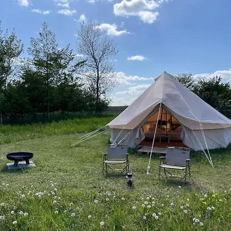 Mellem-rummet & Glamping Bed & Breakfast Tanderup