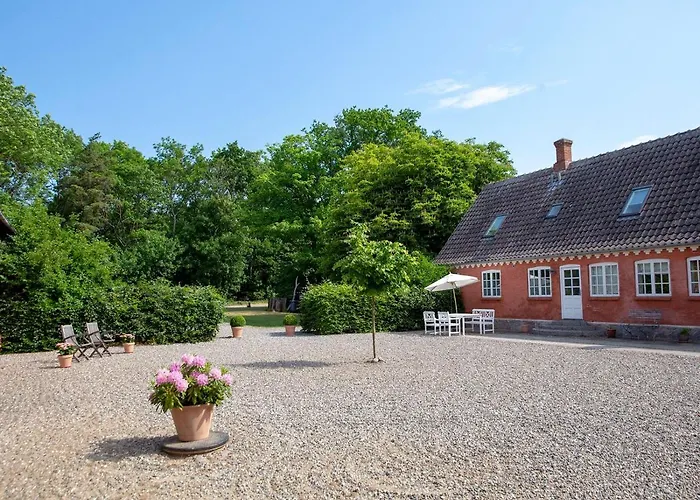 Mellem-rummet Guesthouse&glamping