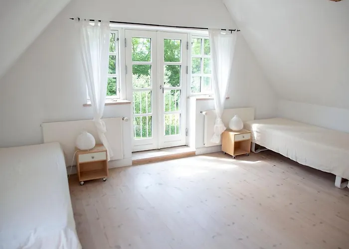 Mellem-rummet Guesthouse&glamping *