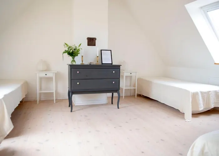 Mellem-rummet Guesthouse&glamping Bed & Breakfast Tanderup