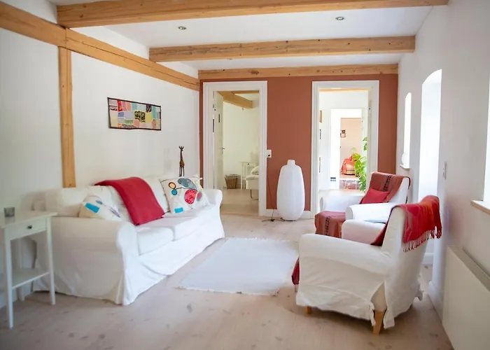 Mellem-rummet Guesthouse&glamping * Tanderup