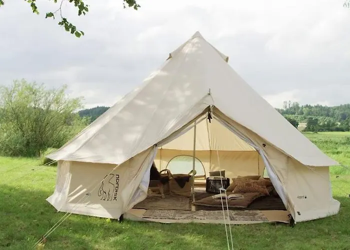 Mellem-rummet Guesthouse&glamping *