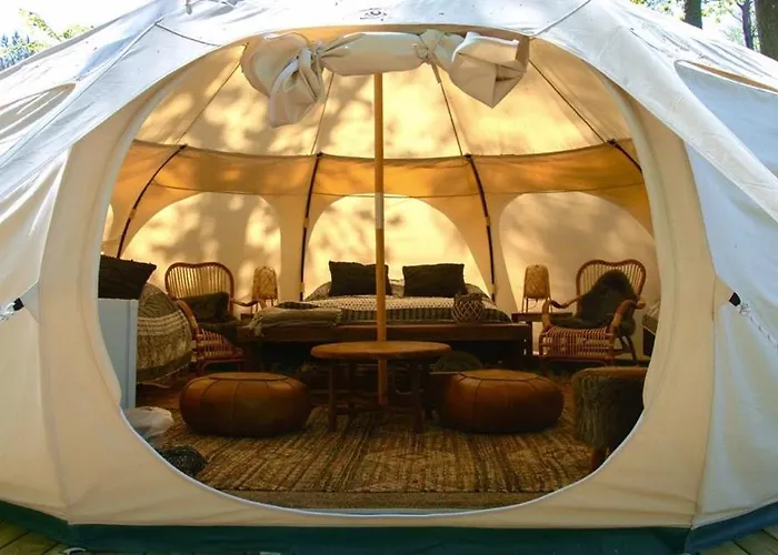 Mellem-rummet Guesthouse&glamping