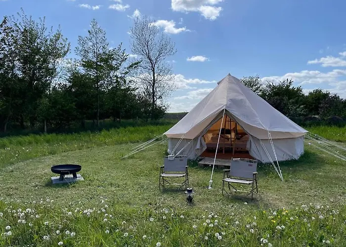 Mellem-rummet & Glamping Bed & Breakfast Tanderup